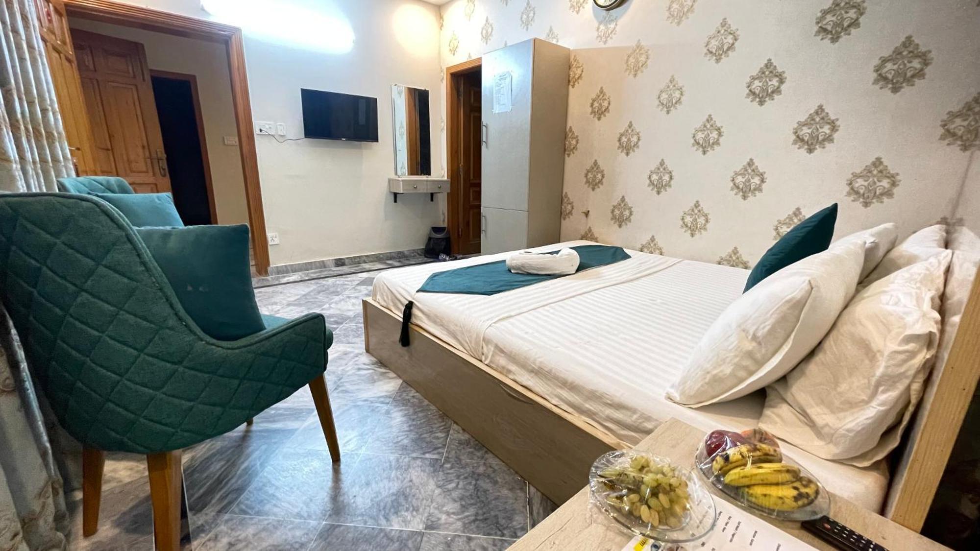 Midways Guest House And Hotels Islamabad Bagian luar foto