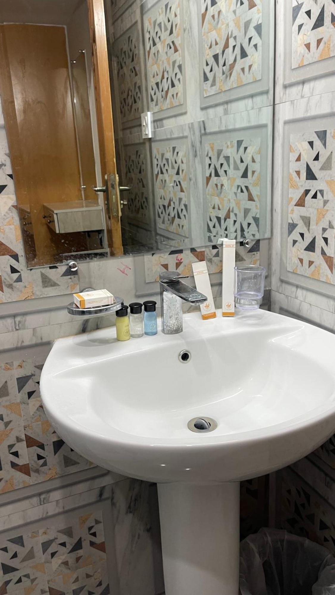 Midways Guest House And Hotels Islamabad Bagian luar foto